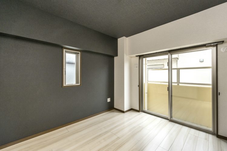 名古屋市西区の賃貸併用住宅のオーナー様宅のダークな色合いの洋室