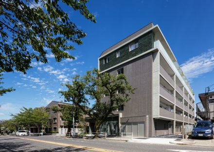 名古屋市名東区の賃貸マンション併用住宅の落ち着いた色合いの外観デザイン