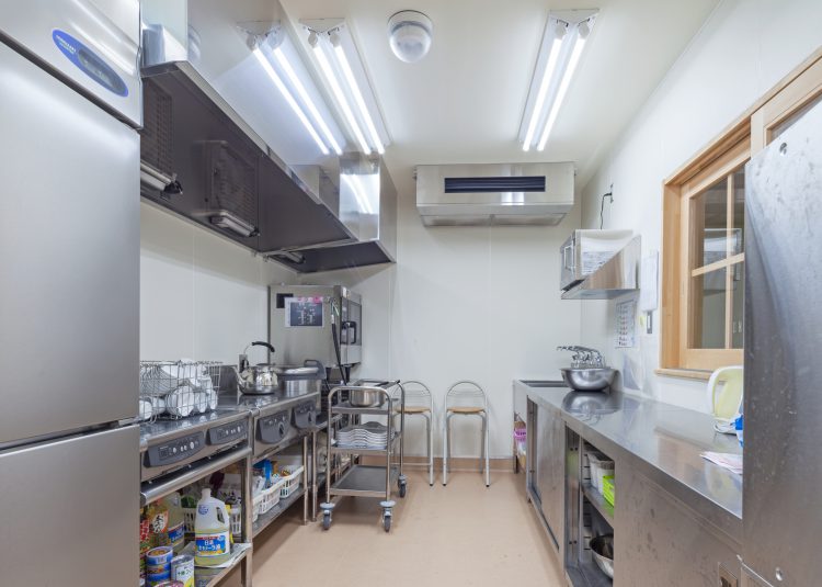名古屋市緑区の保育施設の設備の整った調理室