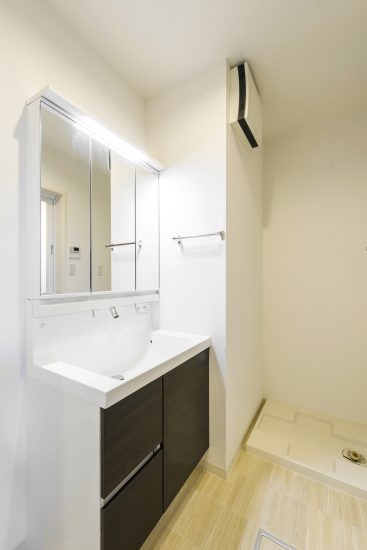 洗面室名古屋市中村区の戸建賃貸のスタイリッシュな洗面室