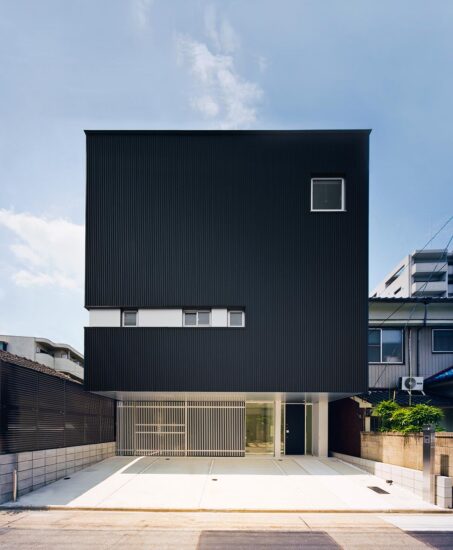 モノトーン調のダイナミックなデザイン注文住宅 鉄骨造3階建 名古屋市千種区の施工事例 名古屋の注文住宅