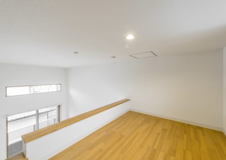 愛知県豊田市のメゾネット賃貸アパートのシンプルなロフト