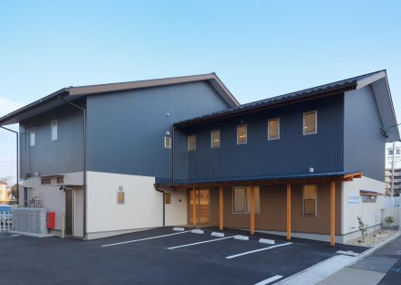 名古屋市守山区の約130坪の土地の駐車場付き和風の外観デザインの保育園