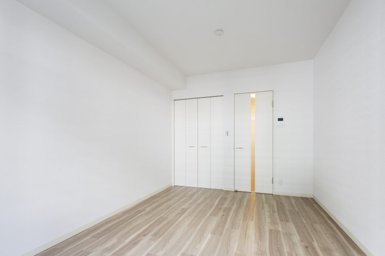 名古屋市西区の鉄骨造の賃貸併用住宅のシンプルな洋室
