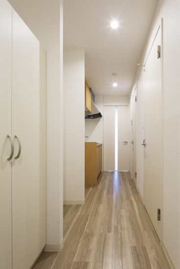 名古屋市西区の鉄骨造の賃貸併用住宅の収納付き玄関とキッチン