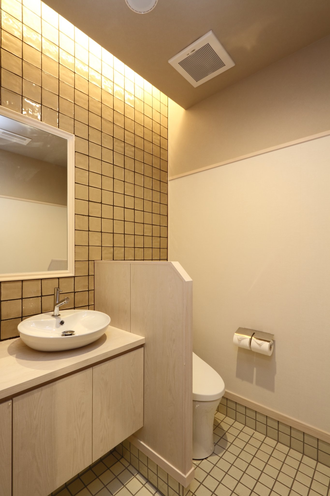 愛知県海部郡蟹江町の飲食店舗のおしゃれな女子トイレ