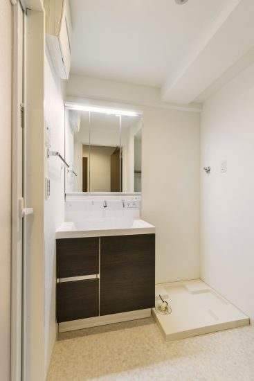 名古屋市天白区の賃貸マンションのモノトーンの洗面室
