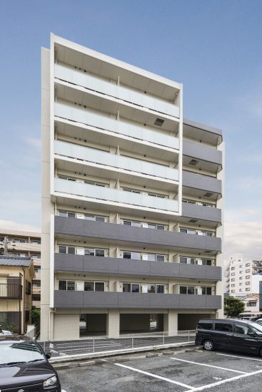 名古屋市中村区の賃貸マンションの2色のバルコニーがある外観デザイン
