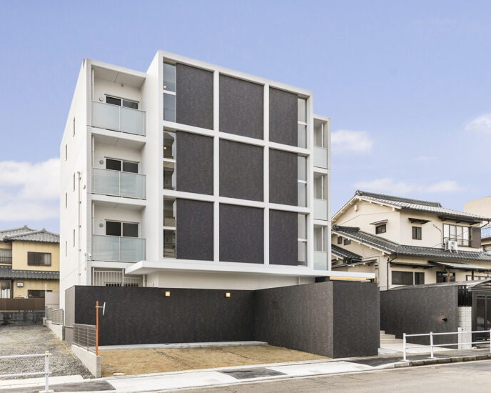 名古屋市名東区の4階建ての平置きの駐車場のあるスタイリッシュなデザインの賃貸マンション