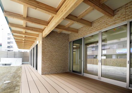 名古屋市天白区の保育施設の屋根付きのテラス