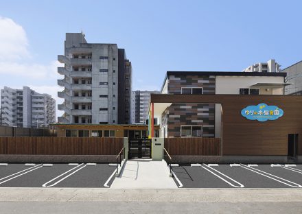 名古屋市天白区の駅近の約165坪の土地の駐車場付きの落ち着いた外観デザインの保育園