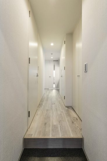 名古屋市中区のワンルーム賃貸マンションの玄関の床もアンティーク調