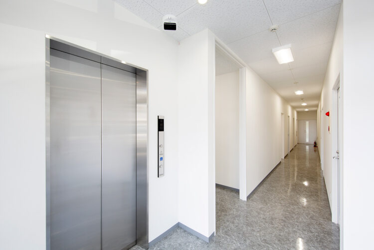 1階　エレベーターホール