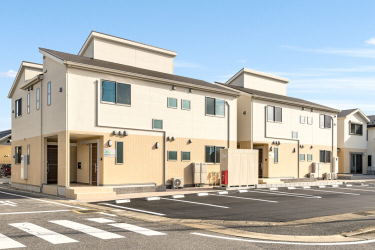 名古屋市北区の木造2階建て木目調の介護＆福祉施設の外観写真