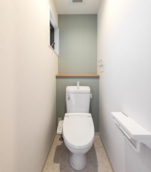 名古屋市天白区の戸建賃貸住宅のモスグリーンの壁のある棚付きトイレ