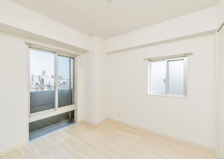 名古屋市東区の賃貸併用マンションのシンプルな洋室