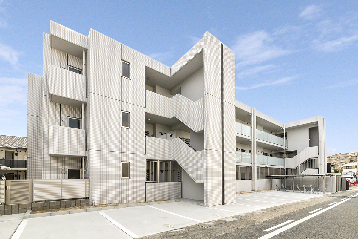 名古屋市名東区の賃貸マンションのシンプルな外観デザイン