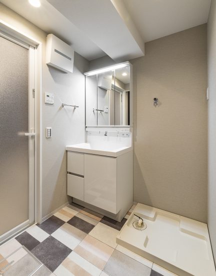名古屋市名東区の賃貸マンションの床のデザインがおしゃれな洗面室