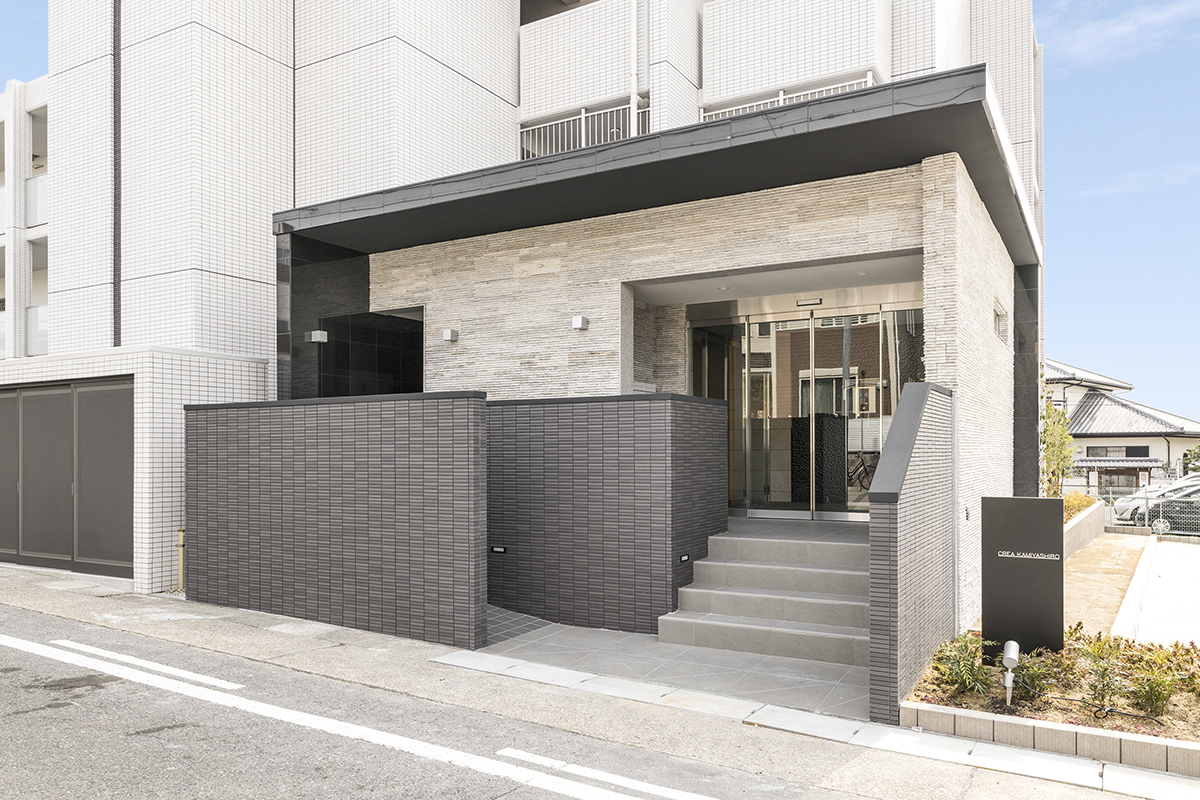 名古屋市名東区の賃貸マンションの高級感あるエントランス