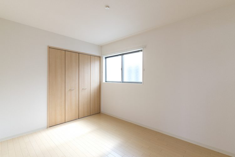 名古屋市名東区の戸建賃貸住宅のシンプルなナチュラルテイストの洋室写真