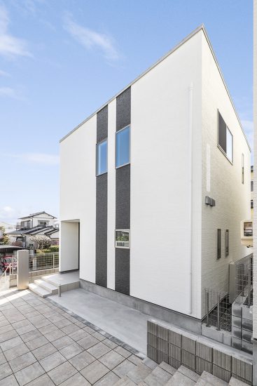 名古屋市名東区の戸建賃貸住宅の二本のアクセントラインがおしゃれな外観デザイン