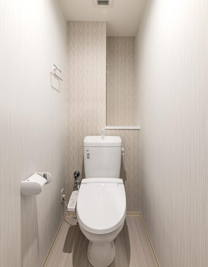 名古屋市東区の賃貸マンションのシンプルなデザインのおしゃれなトイレの新築写真