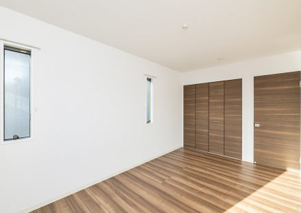 名古屋市天白区の戸建賃貸住宅の収納の付いた2階洋室の新築写真