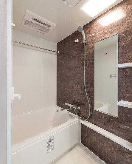 名古屋市中川区の賃貸マンションの浴室乾燥機の付いたバスルームの新築写真
