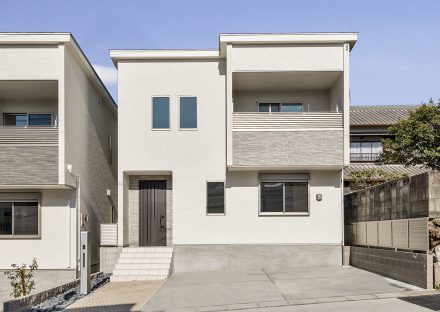 名古屋市天白区の戸建賃貸住宅のベランダが広く取られたデザインの新築写真