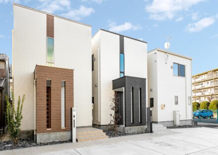 名古屋市北区の戸建賃貸住宅の色違いのモダンな外観デザイン