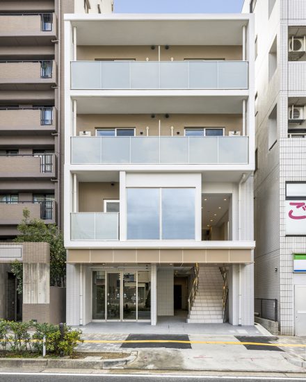 名古屋市昭和区の4階建て賃貸マンションのモダンな外観デザイン