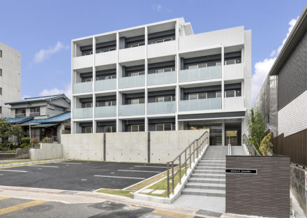 名古屋市天白区の4階建て賃貸マンション併用住宅の駐車場付きの4階建て賃貸マンション