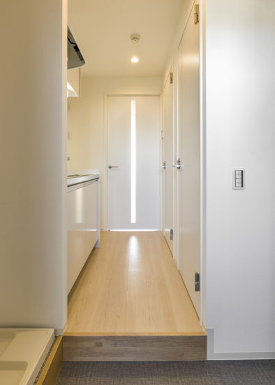 名古屋市天白区の10階建て賃貸マンションのキッチンの付いた玄関