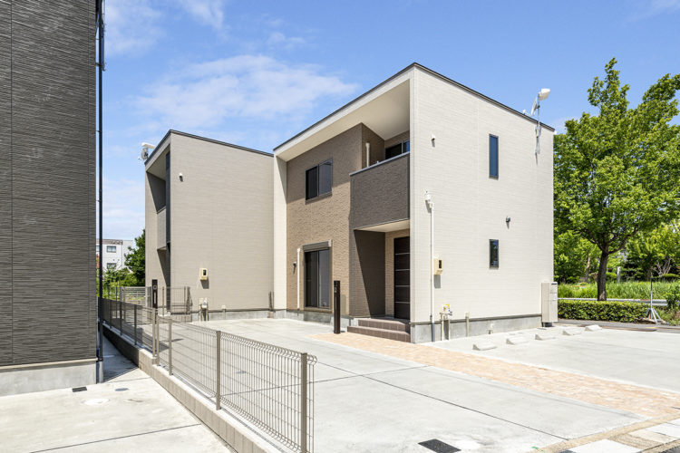 名古屋市天白区のモダンな外観デザインの駐車場付き戸建賃貸住宅