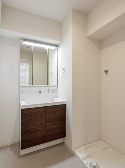 名古屋市昭和区の賃貸併用住宅の賃貸部分：シンプルなデザインの洗面室