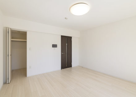 名古屋市天白区の4階建て賃貸マンションのクローゼット付きの洋室