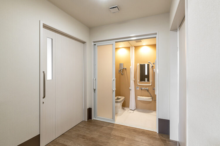 名古屋市守山区の鉄骨2階建ての福祉施設｜障害者グループホームの前室・シャワー室