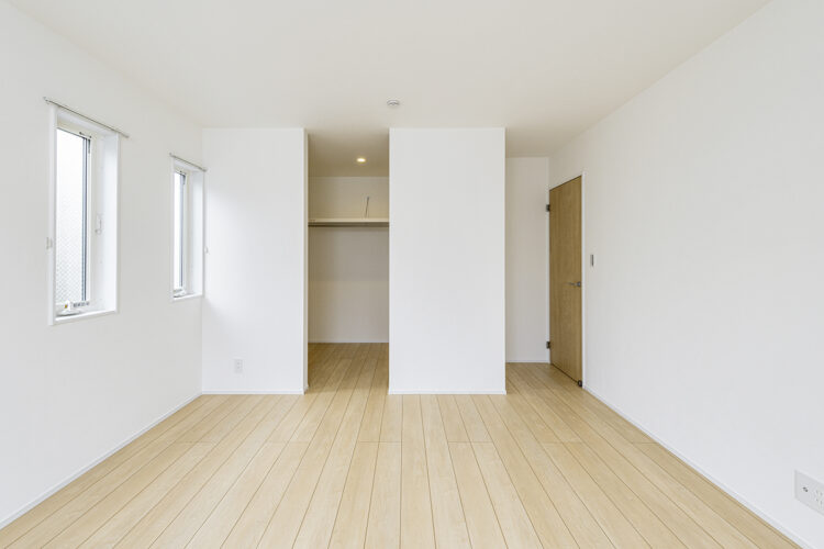 名古屋市名東区の戸建賃貸住宅のウォークインクローゼット付きの洋室