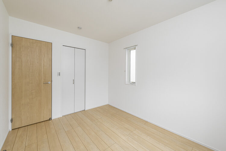 名古屋市名東区の戸建賃貸受託のシンプルなデザインの洋室