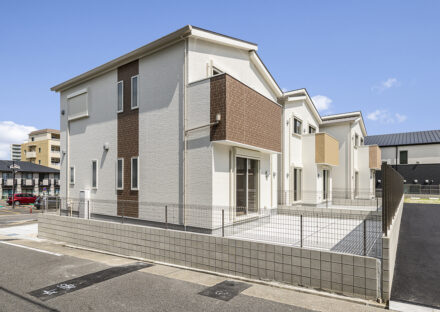 名古屋市名東区の陽当りの良いバルコニーあるおしゃれな戸建賃貸住宅