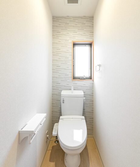名古屋市天白区の戸建賃貸住宅の落ち着いた色合いのトイレ