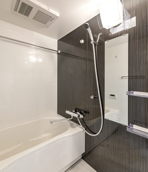 名古屋市昭和区の12階建て高級感ある賃貸マンションの浴室乾燥付きの広さのある浴室