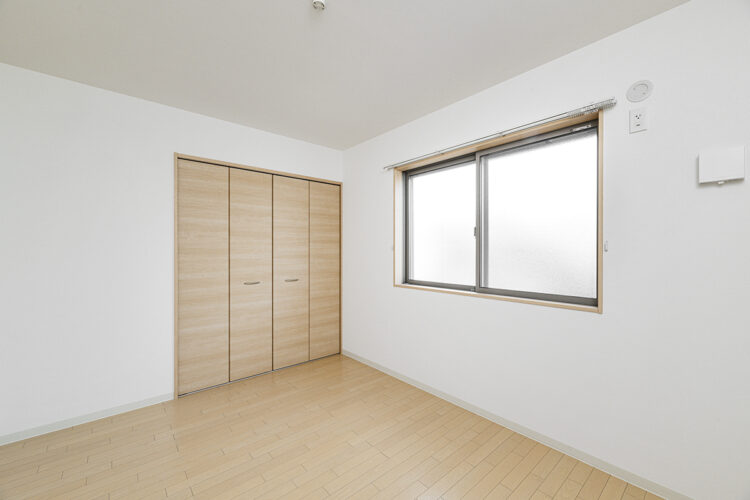 名古屋市天白区の戸建賃貸住宅のシンプルなデザインの2階洋室