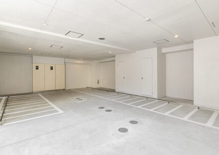 名古屋市東区のモダンな12階建て賃貸マンションの停めやすい屋内駐輪場
