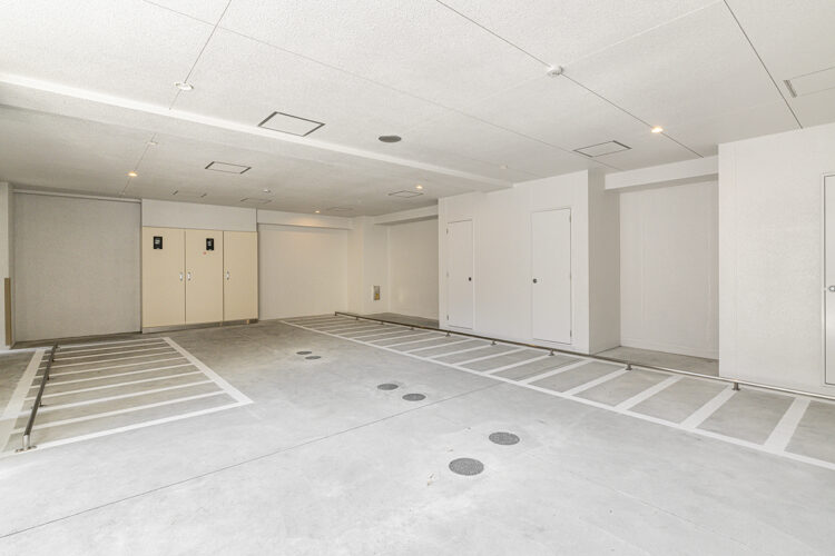 名古屋市東区のモダンな12階建て賃貸マンションの停めやすい屋内駐輪場