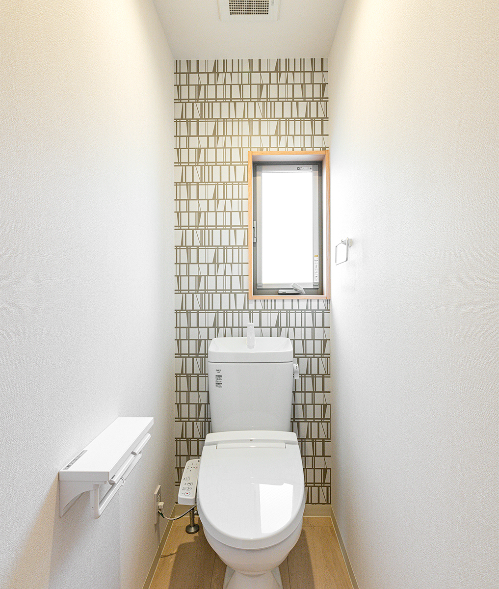 名古屋市天白区の戸建賃貸住宅のおしゃれな壁のトイレ