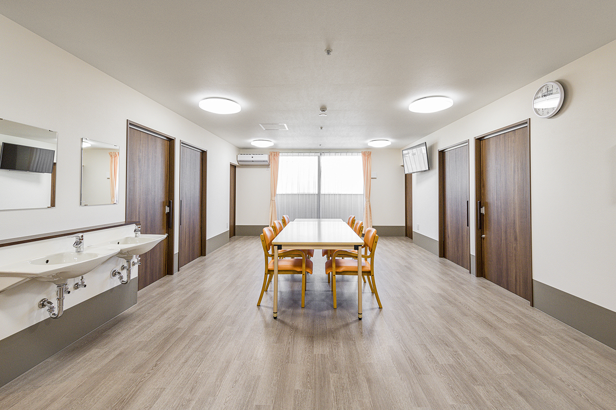 名古屋市天白区の障がい者向けグループホームの手洗い場の付いた食堂・談話室