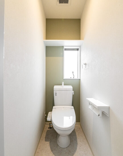 愛知県一宮市の戸建賃貸住宅のナチュラルカラーのトイレ