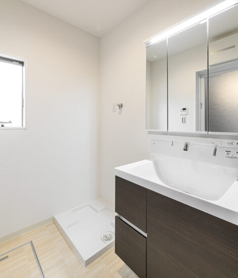 名古屋市守山区の賃貸住宅の清潔感のあるモノトーン調の洗面室