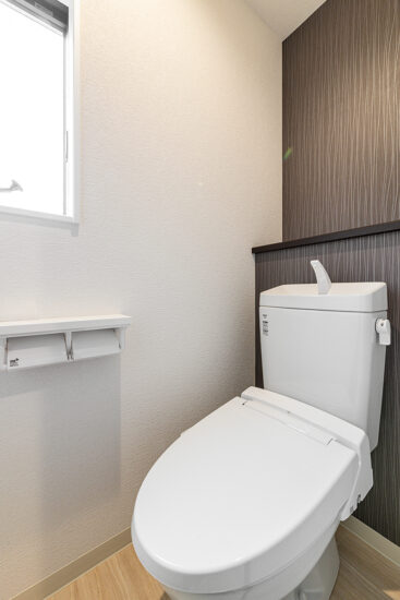 名古屋市守山区の賃貸住宅のモノトーン調のトイレ